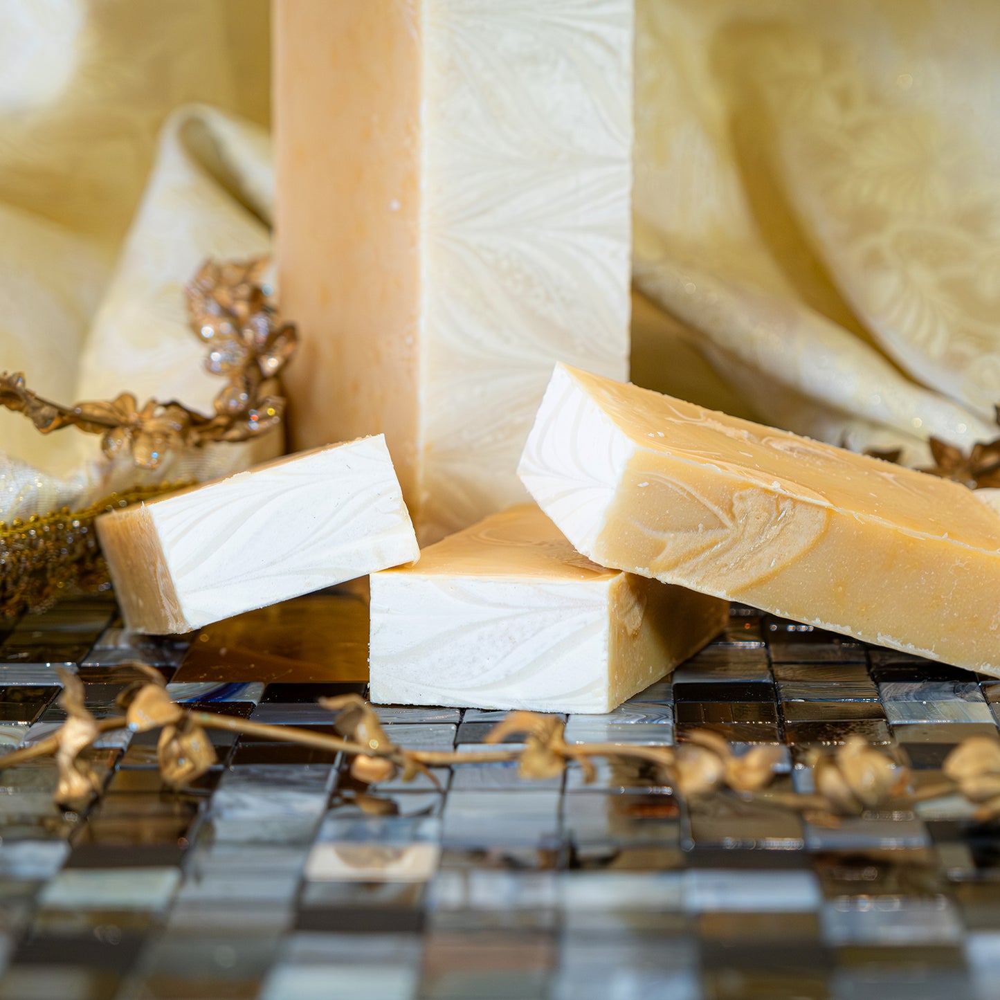 NATÜRLICHE SEIFE N°34 SATIN BLANC AU LAIT DE CHÈVRE 110 g