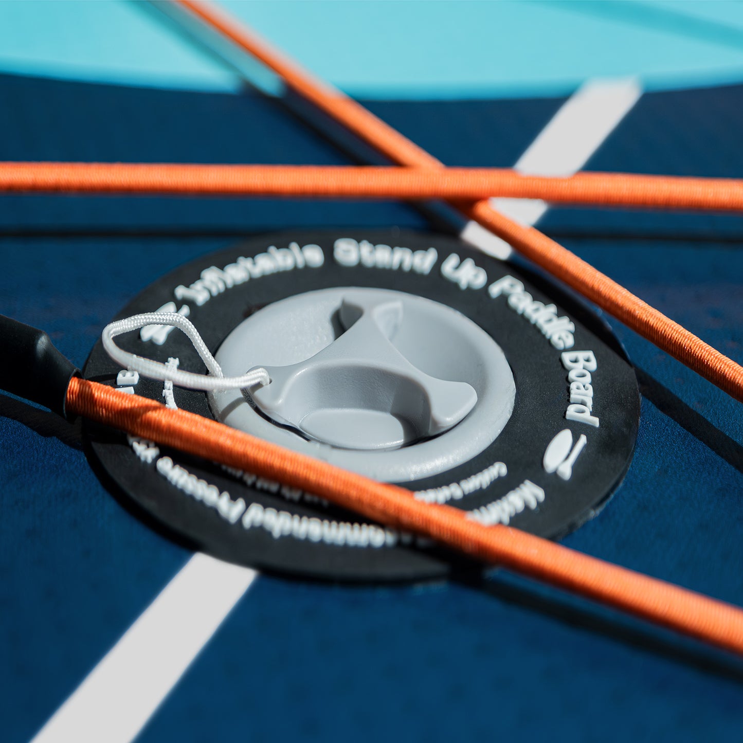 "Valvola di gonfiaggio di alta qualità sulle tavole da SUP Yogaterrae, che garantisce sicurezza e durata".