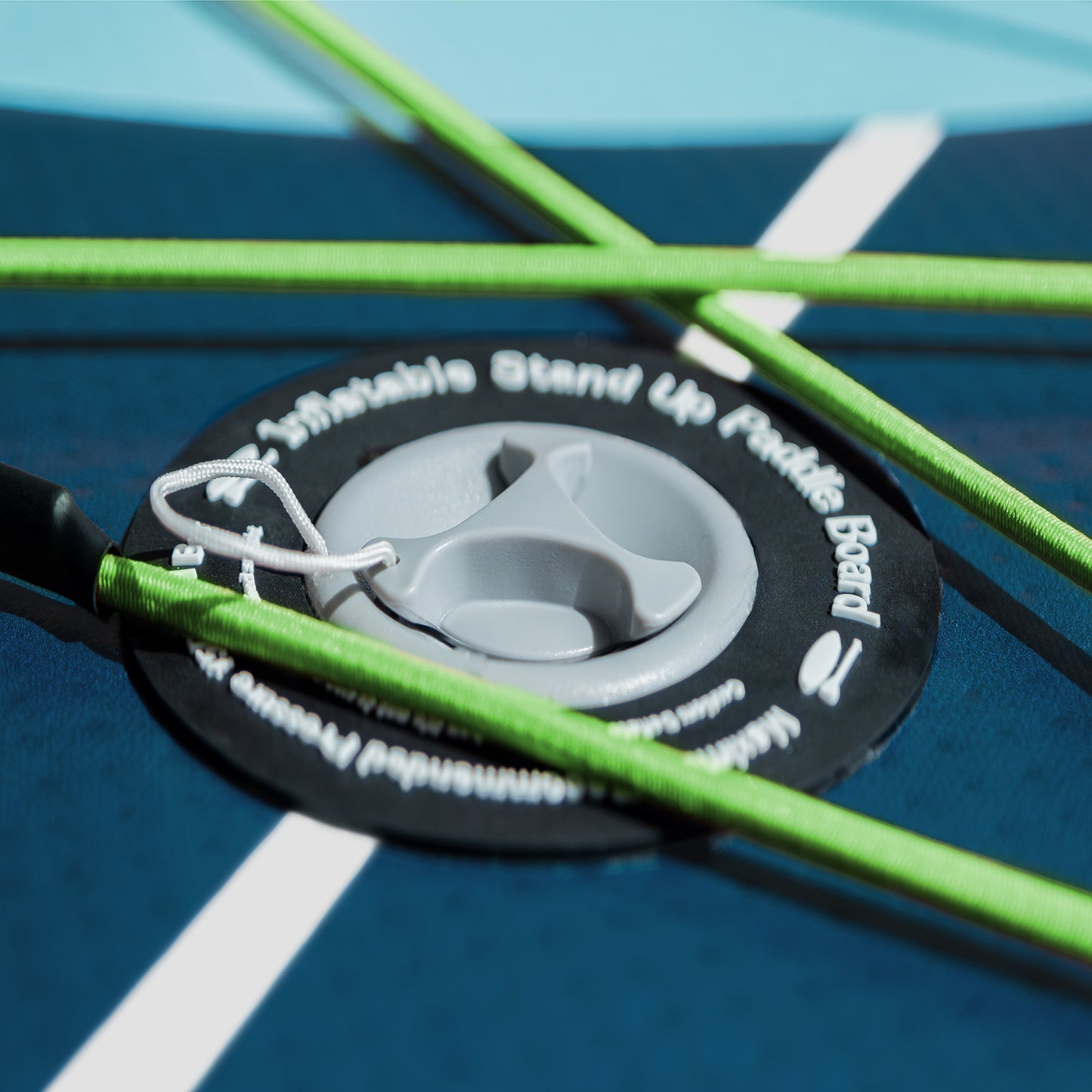"Valvola di gonfiaggio di alta qualità sulle tavole da SUP Yogaterrae, che garantisce sicurezza e durata".