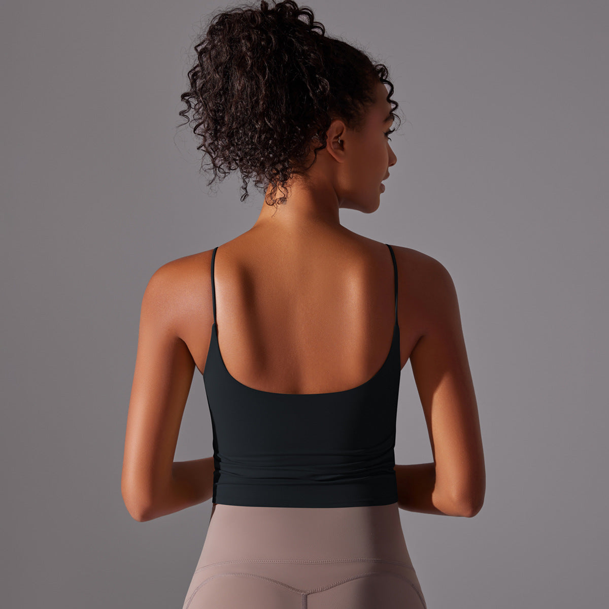 BRASSIÈRE DE SPORT NOIRE FINES BRETELLES MAINTIEN ET CONFORT