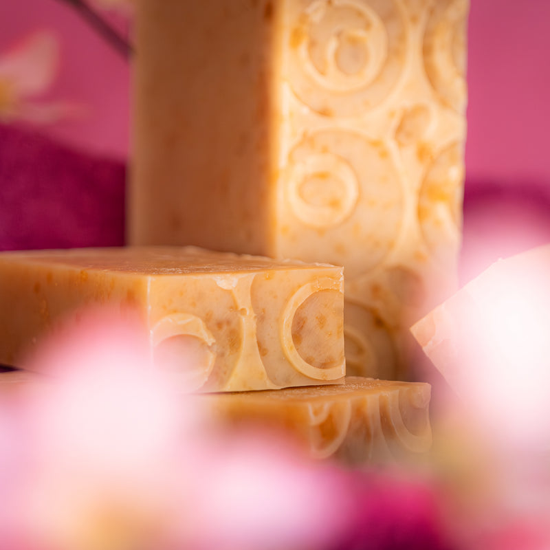 SAVON NATUREL N°46 LA LUNE DE MIEL AU LAIT D'ÂNESSE 100 g