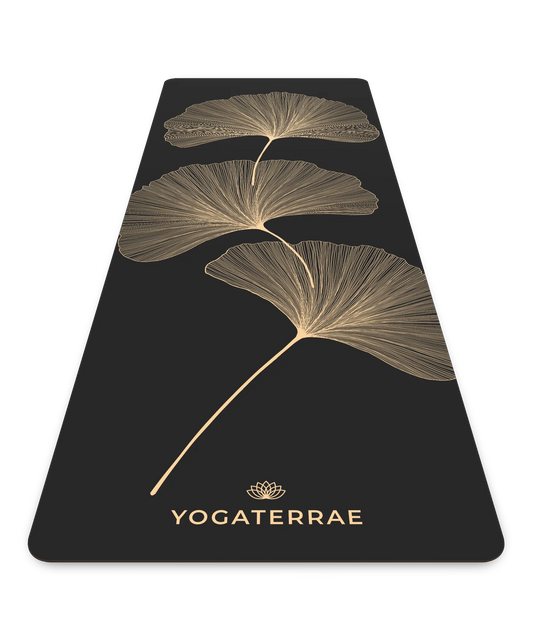 Tapis de yoga de luxe Yogaterrae en PU et caoutchouc naturel, coloris Black Gold avec motifs Ginkgo Biloba en impression dorée