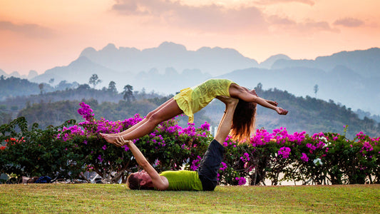 ACRO YOGA