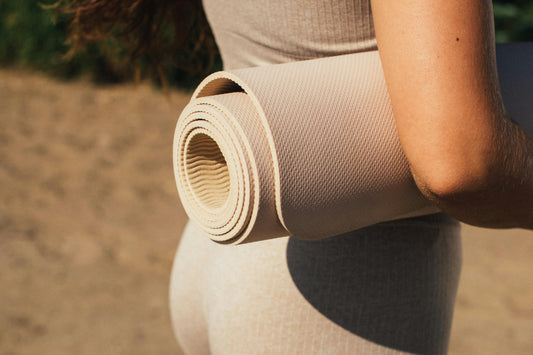 THE GUIDE TO 7 MISTAKES TO AVOID WHEN CHOOSING A yoga mat